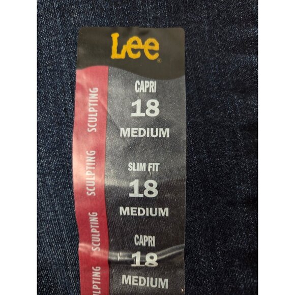 Lee Sculpting Jeans. Capri. Slim Fit. Mid-rise. Size 18. NWT - Picture 4 of 9